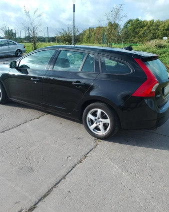 Volvo V60 cena 42500 przebieg: 205000, rok produkcji 2016 z Koszalin małe 56